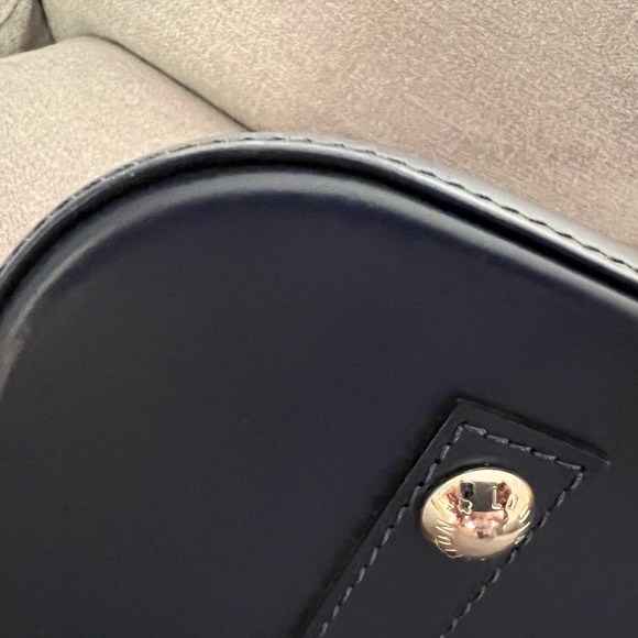 LV Alma PM/100% authentic. Almost new condition. Only worn a few times. - Picture 11 of 14